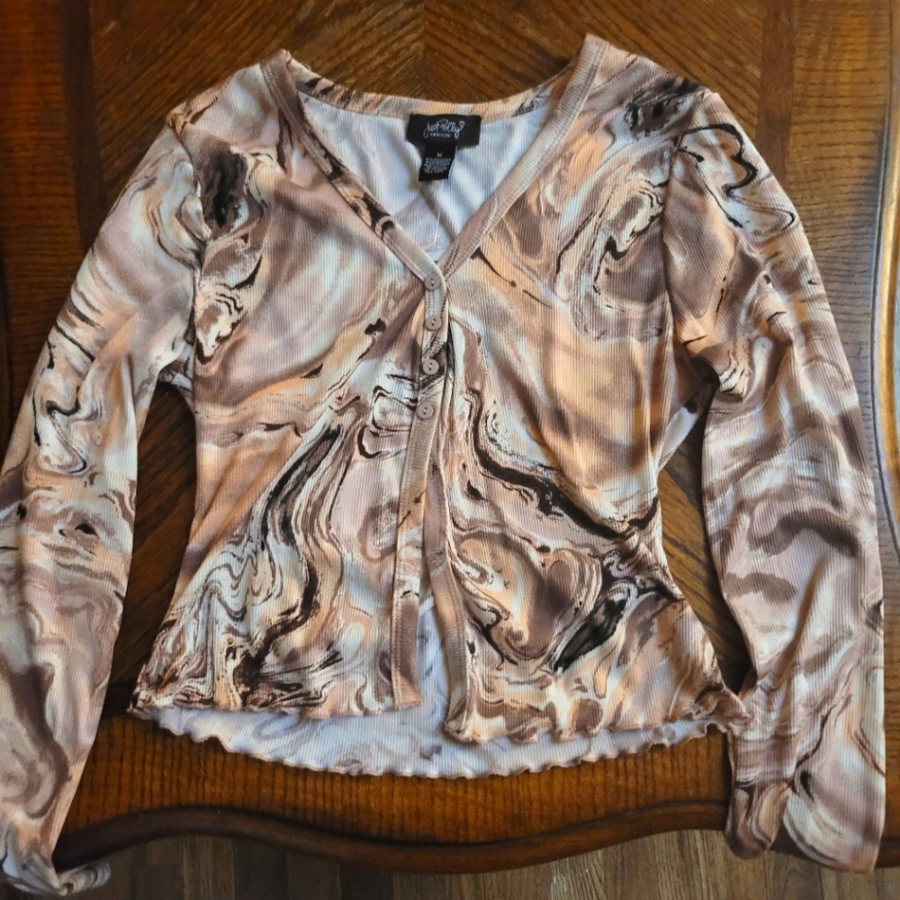 70s style peekaboo belly shirt